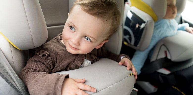 Trucs et astuces pour occuper les enfants en voiture 