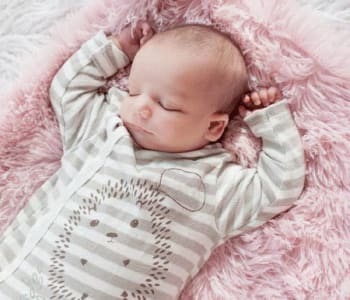 1249_bebe-dort-peu