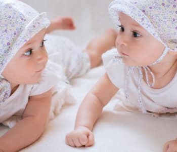 Grossesses gémellaires : les chiffres voient double !