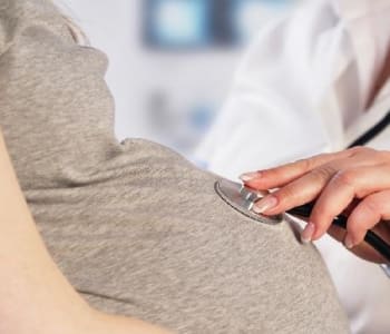 Un examen prénatal est obligatoire mensuellement