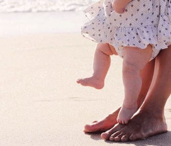 Vacances à la mer avec bébé : les indispensables 