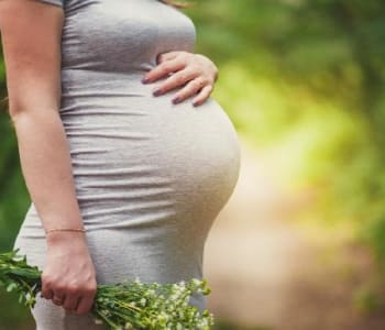 Fin de grossesse en plein été : trucs et astuces pour rester au top