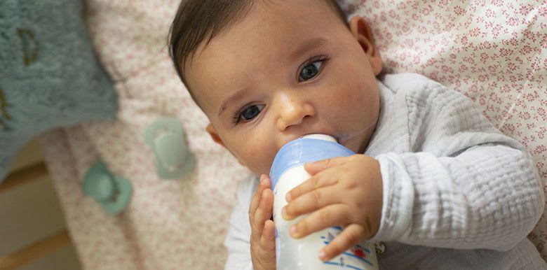 1167_Donner_biberon_mode_emploi