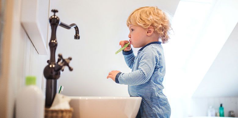 1966_bebe-autonome-autonomie-ce-qu-il-peut-faire-tout-seul