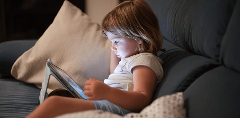 La tablette : sa nouvelle amie