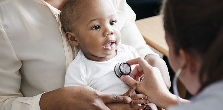 Tout savoir sur les consultations médicales obligatoires de bébé