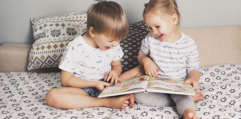 Astuces : des alternatives aux écrans pour occuper bébé