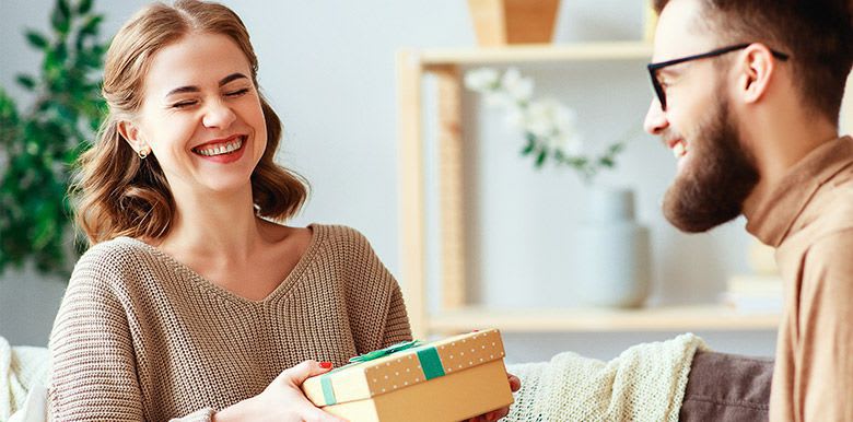 offrir un cadeau à la maman après l'accouchement naissance bébé