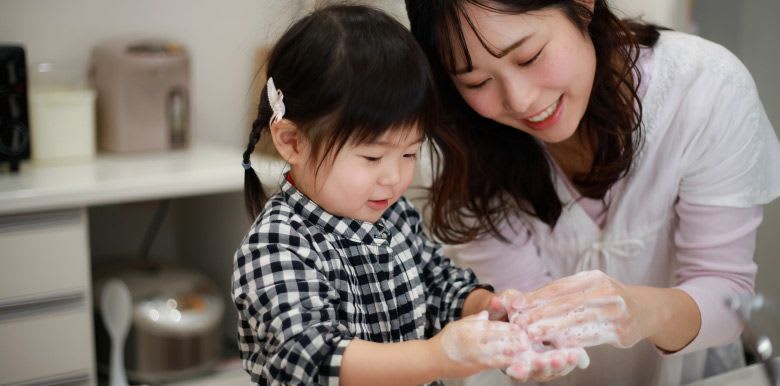 comment apprendre enfant laver les mains