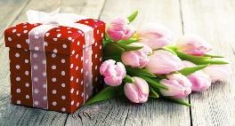 Cadeaux de naissance originaux : pour en finir avec les doudous et les babygros !