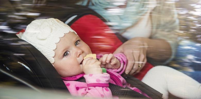 Bébé a le mal des transports : les remèdes !