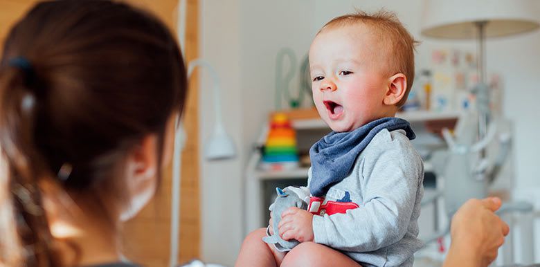 Quand bébé se met à parler