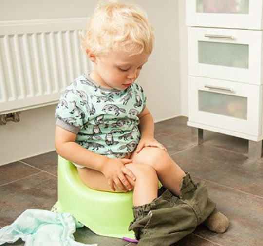 Astuces pour accompagner bébé vers la propreté