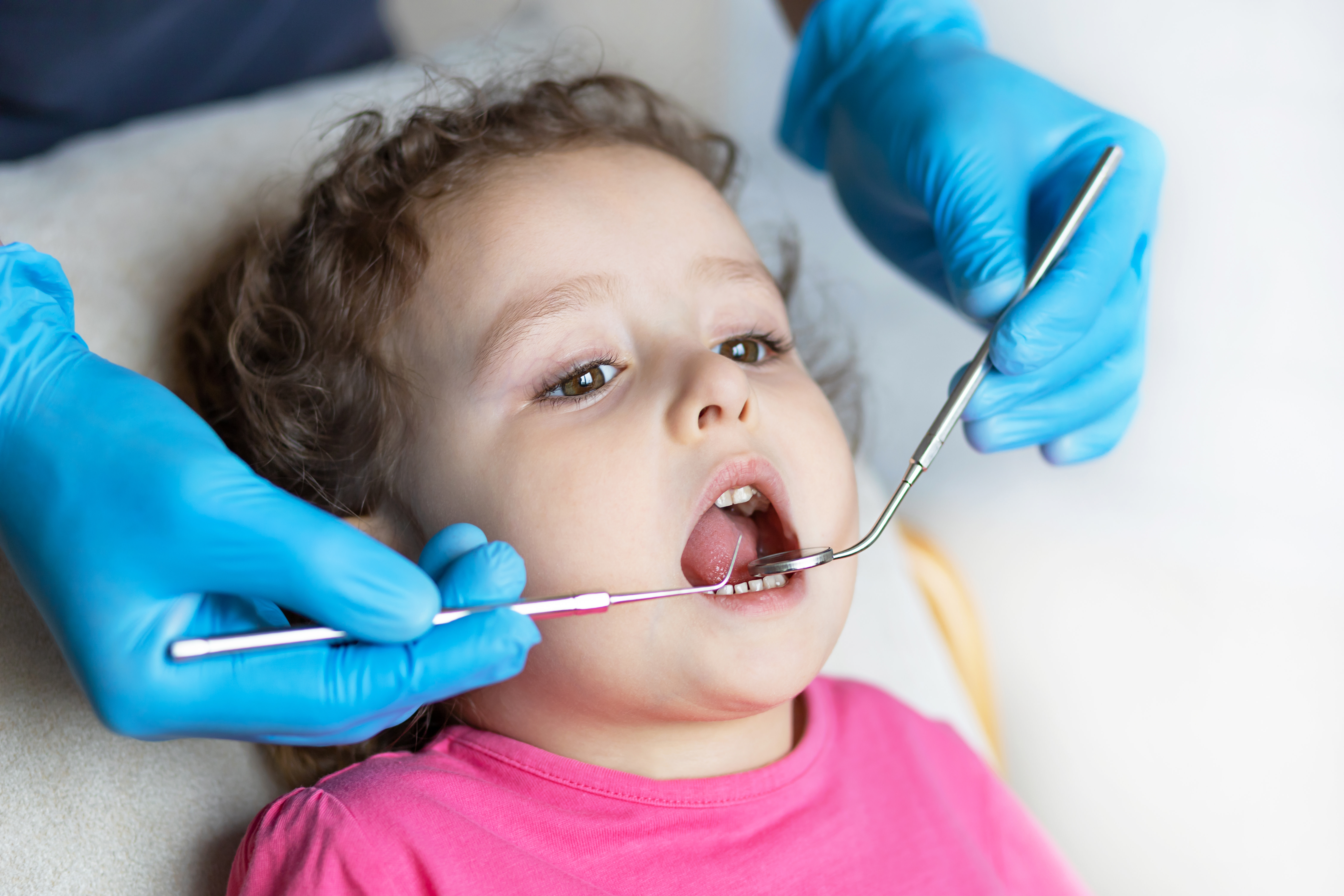 enfant chez le dentiste
