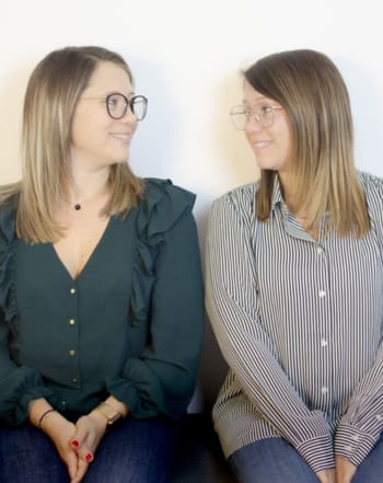 Anne et Elise qui se regardent