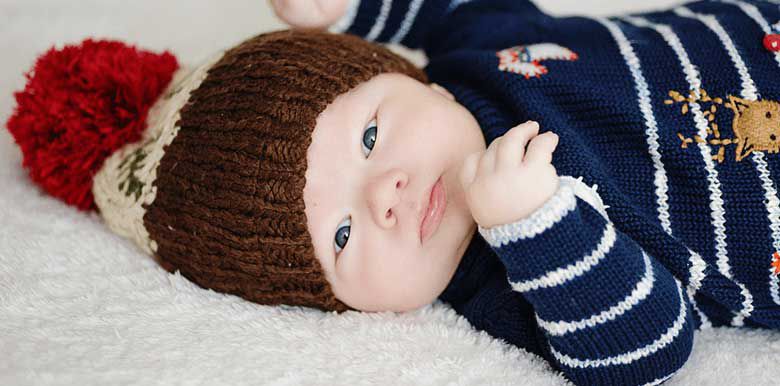 Un nouveau-né doit-il porter un bonnet la nuit ?