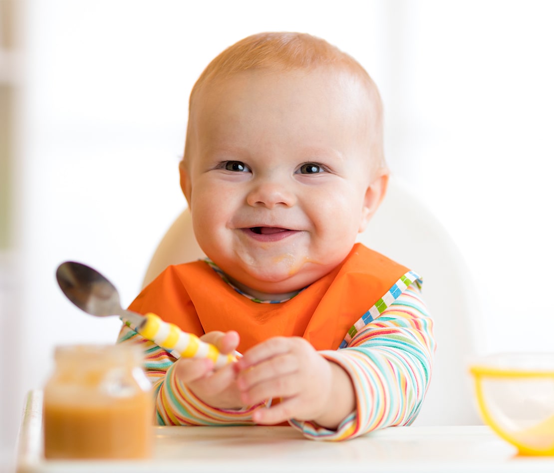 Comment bien s'équiper pour le repas de bébé ?, Autour de bébé