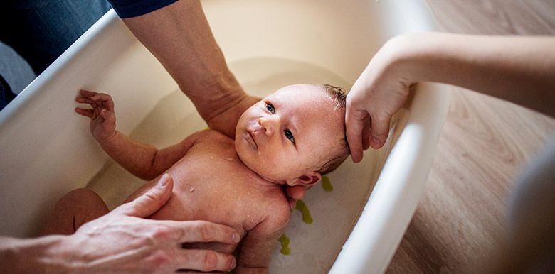 Conseils aux parents : un bain sécuritaire pour bébé - IKEA CA