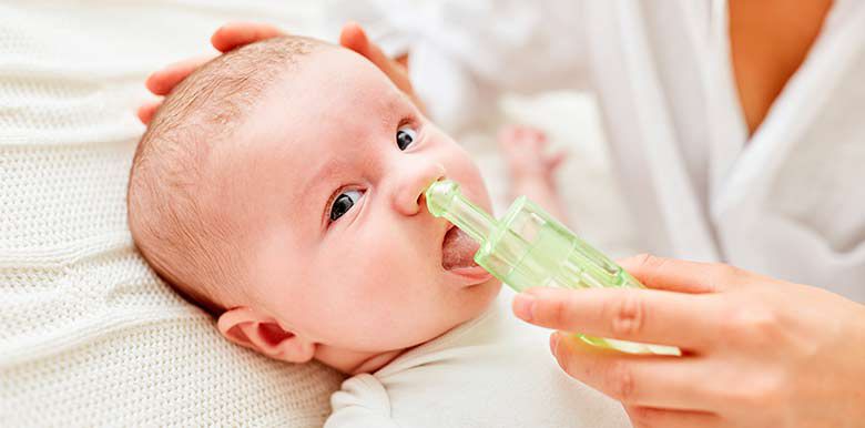 Humer Mouche Bébé: évacuer les sécrétions nasales des narines du bébé