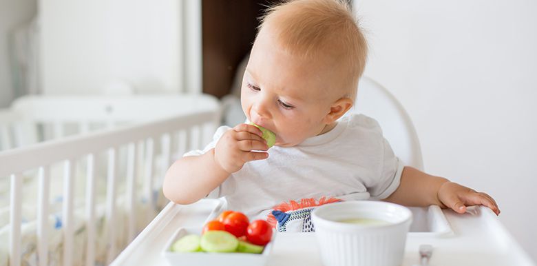 Comment bien s'équiper pour le repas de bébé ?, Autour de bébé