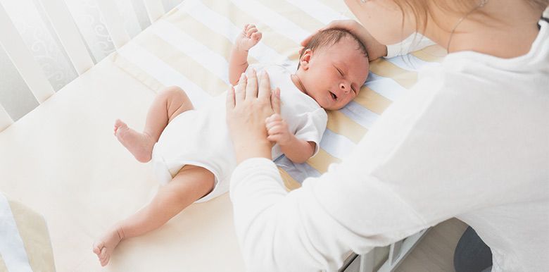 Le lit de bébé : sécurité et réglementation - Bébés et Mamans