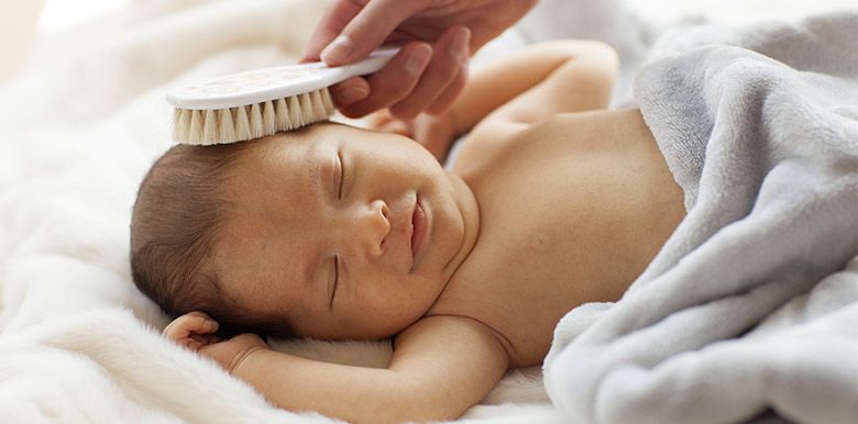 La trousse de toilette de bébé : mes produits et accessoires