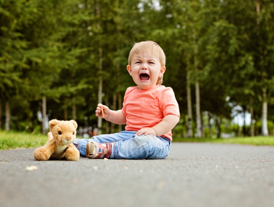 Bébé a 24 mois (2 ans): terrible two, autonomie et langage