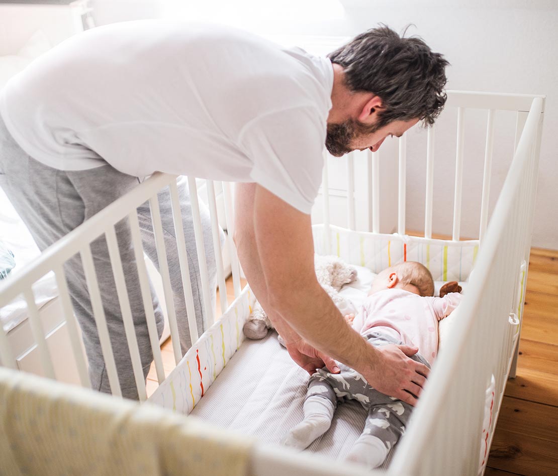 Doudou nouveau-né pour dormir : à quel âge donner un doudou à un