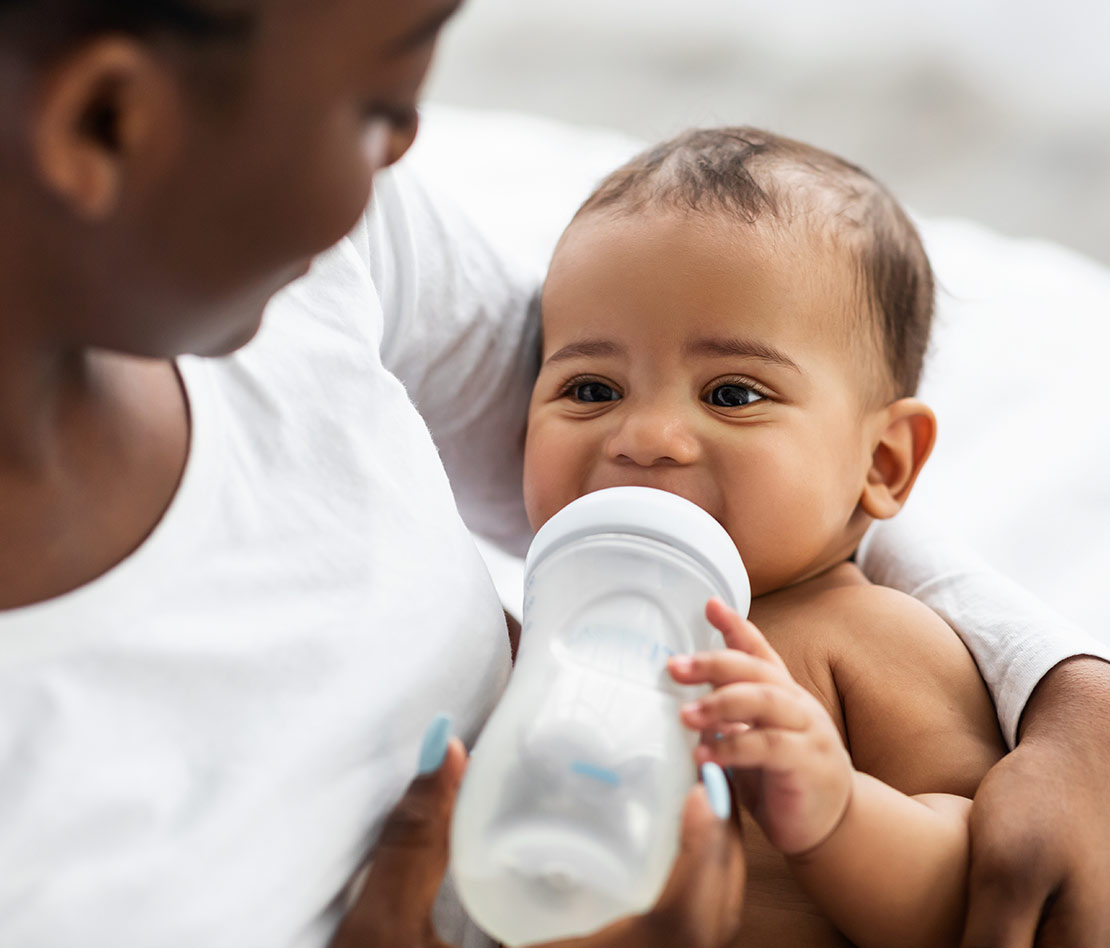 9 conseils pour donner le biberon à bébé