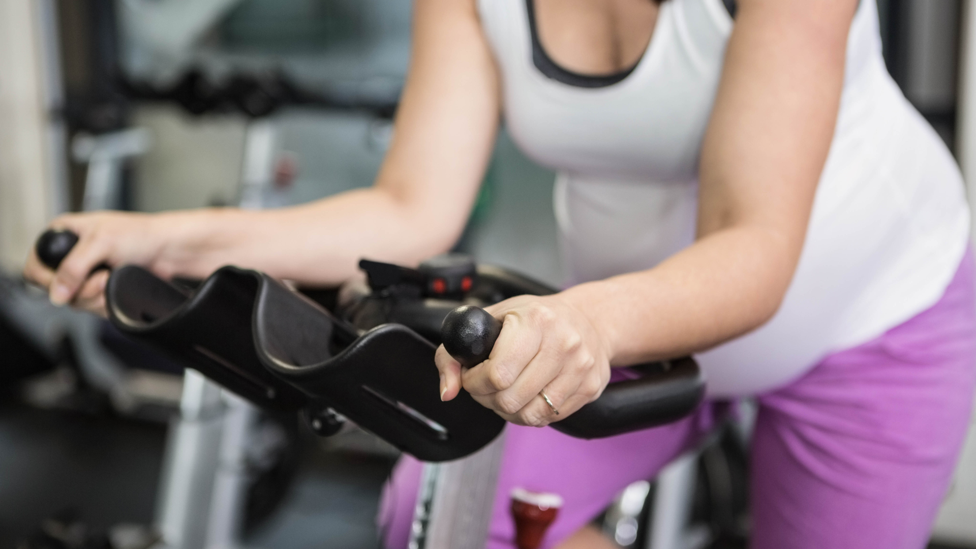 Velo d appartement et grossesse pedalez en toute securite La Boite Rose