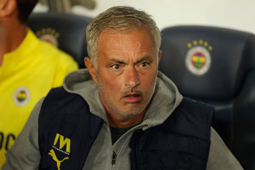 Ekspresi Jose Mourinho dalam laga Liga Europa antara Fenerbahce vs Union SG, Kamis (26/9/2024). Info Main Bola Jose Mourinho Peringkatkan MU: Kalian Salah Besar Jika Remehkan Fenerbahce!