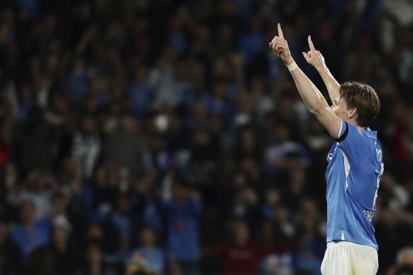 Gelandang Napoli Scott McTominay merayakan gol ke gawang Torino dalam laga Serie A, Senin (28/4/2025) dini hari WIB. info main bola Antonio Conte Sampai Ubah Taktik demi Scott McTominay, Memang Pemain Spesial!