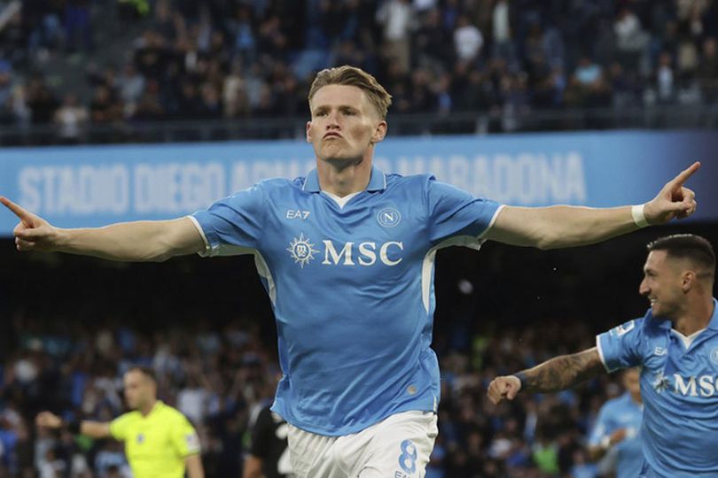 Serie A 2024/2025: Selebrasi gol pemain Napoli, Scott Mctominay, di laga Napoli vs Como pada pekan ke-7 info main bola Dari Cadangan di Manchester United ke Bintang Napoli: Perjalanan Hebat Scott McTominay