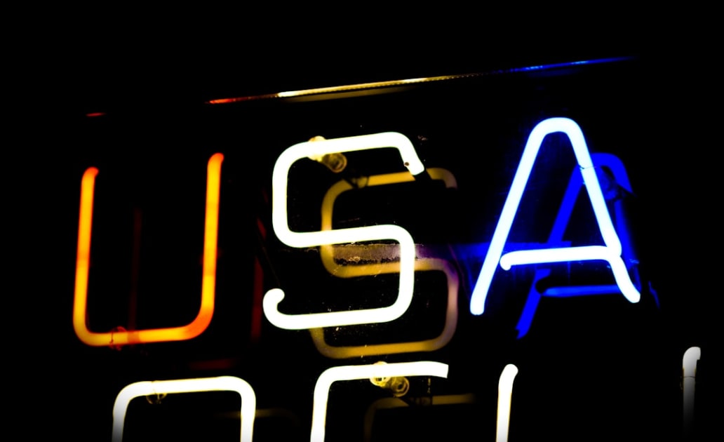 a neon sign with the word usa on it