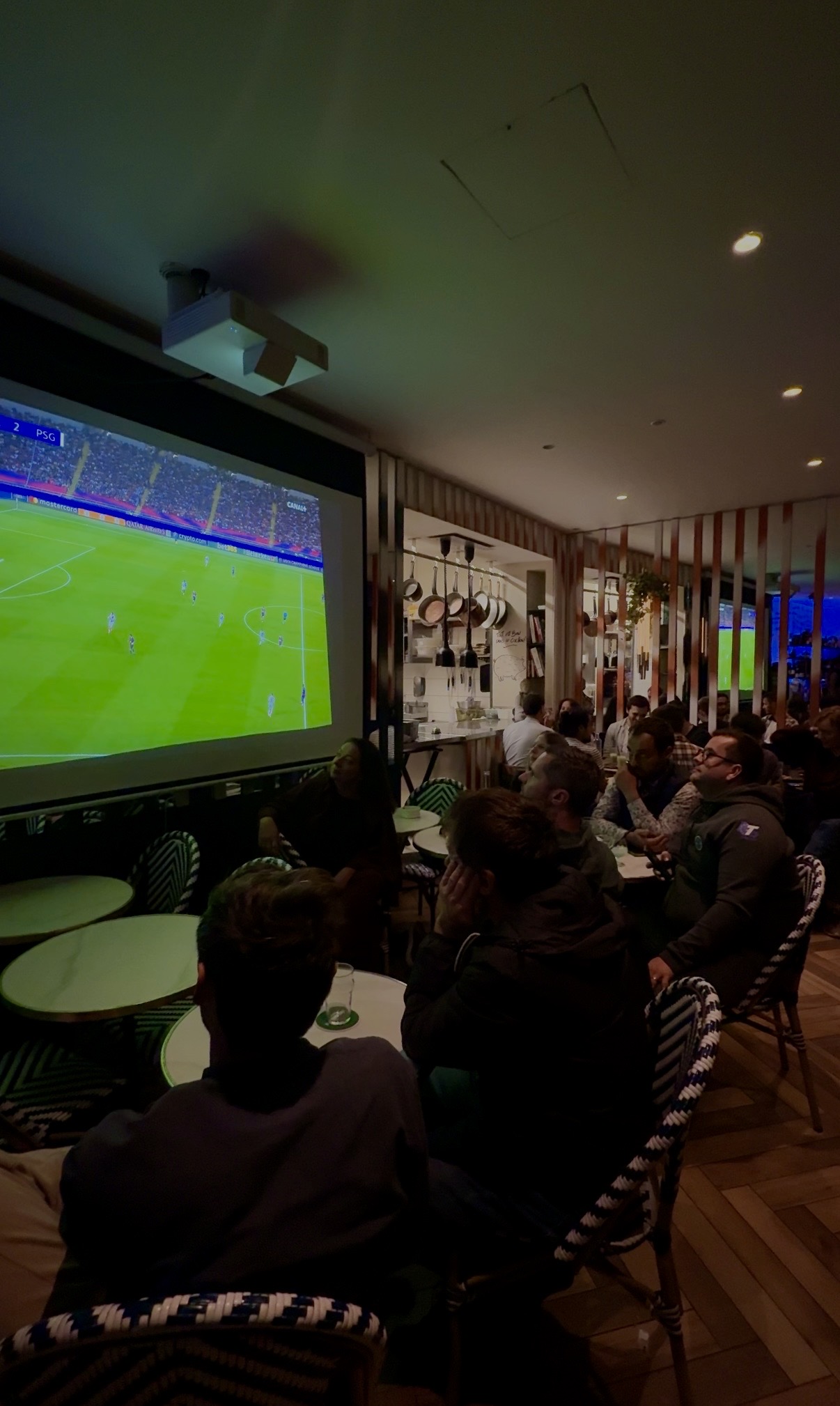 Soirées match à L’Esplanade Clichy : vivez le foot avec nous !