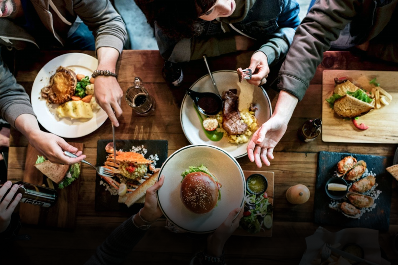 Client découvrant un plat en réalité augmentée