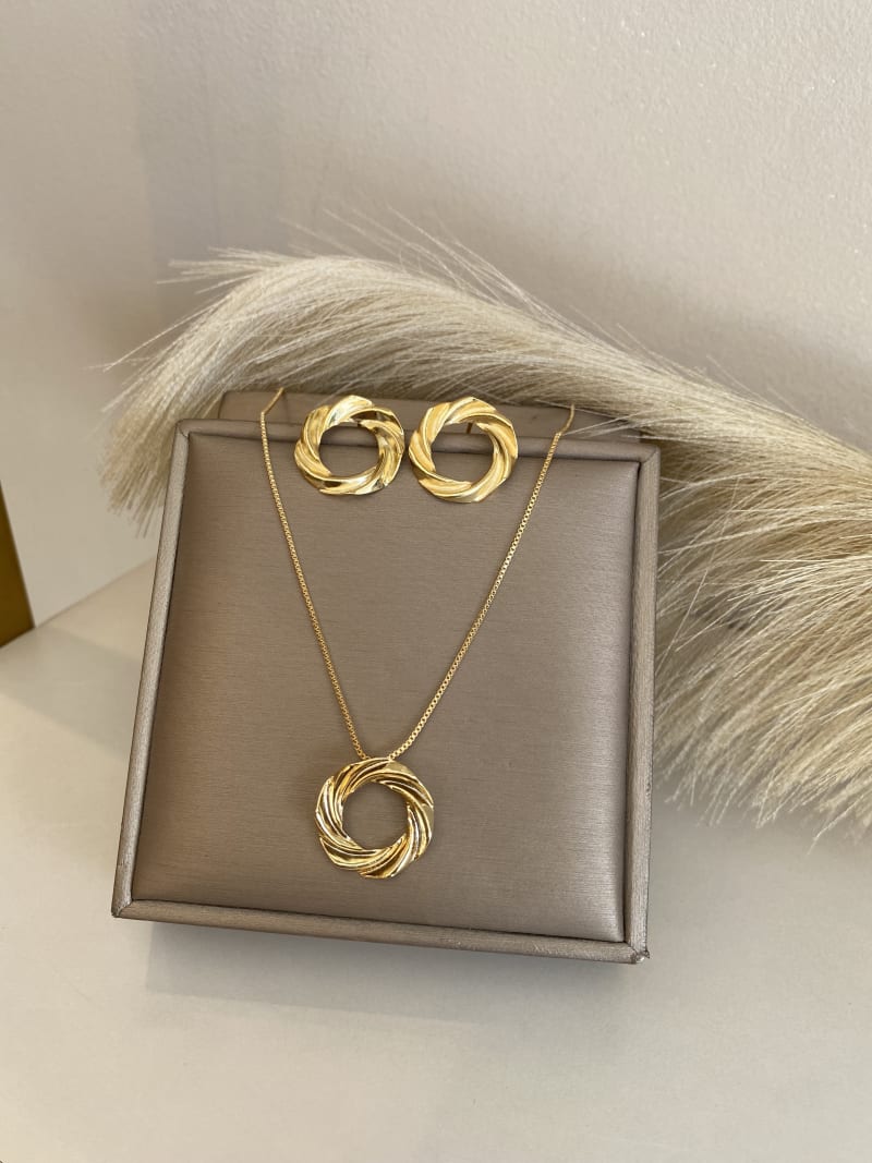 Conjunto folheado