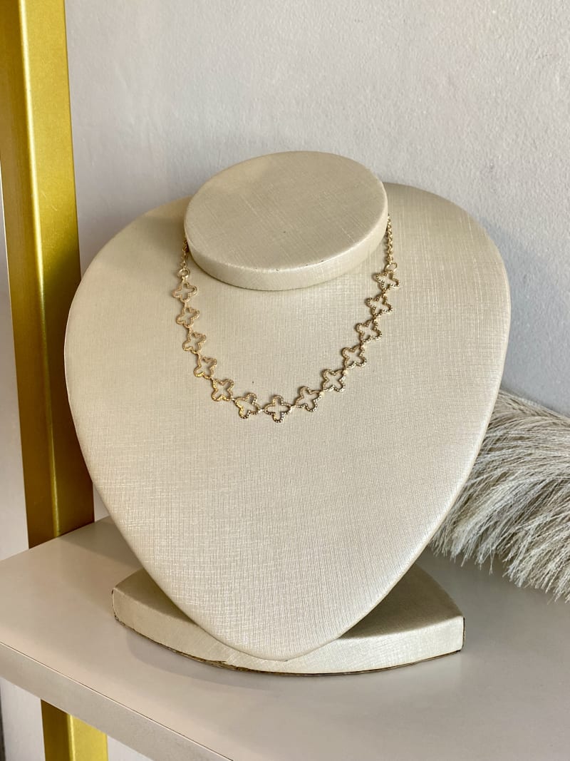 Chocker de trevo vazado