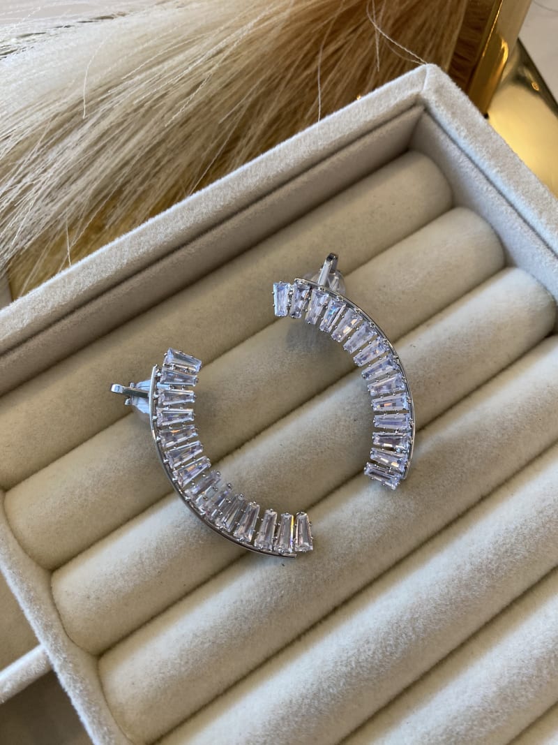 Earcuff de strass prata
