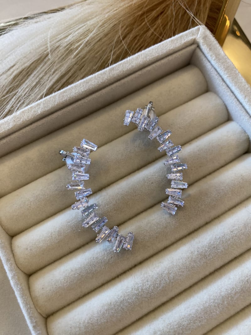 Earcuff de strass prata