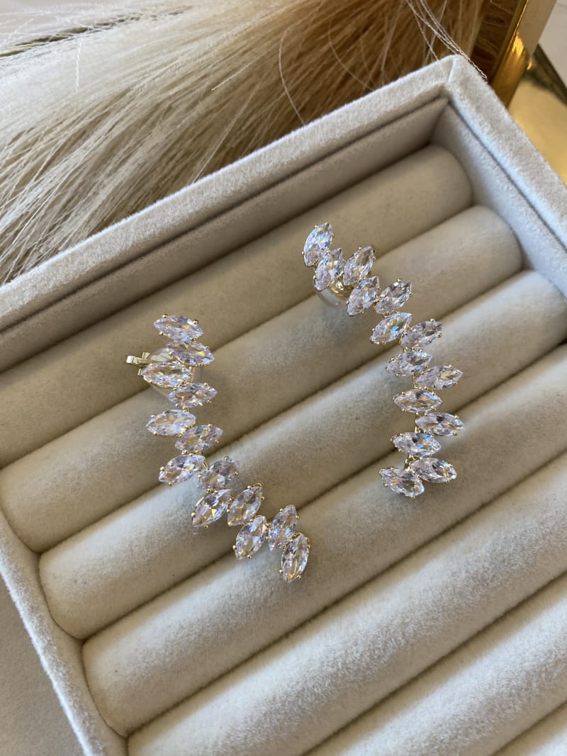 Earcuff de strass dourado