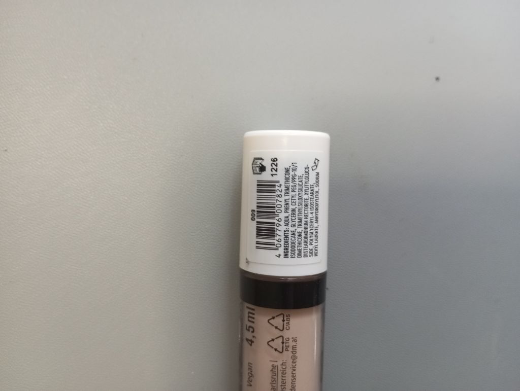 Unknown Brand Concealer/Cosmetic