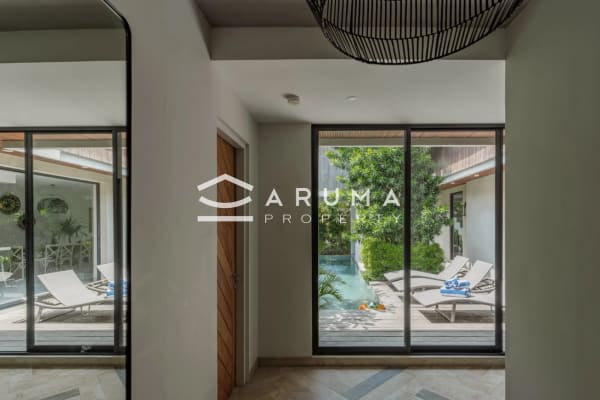 Melasti 4 – Modern Tropical 4-Bedroom Villa Near Berawa Beach — photo 2
