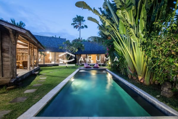 Traditional Joglo Villa Berawa – 3-Bedroom Villa for Rent