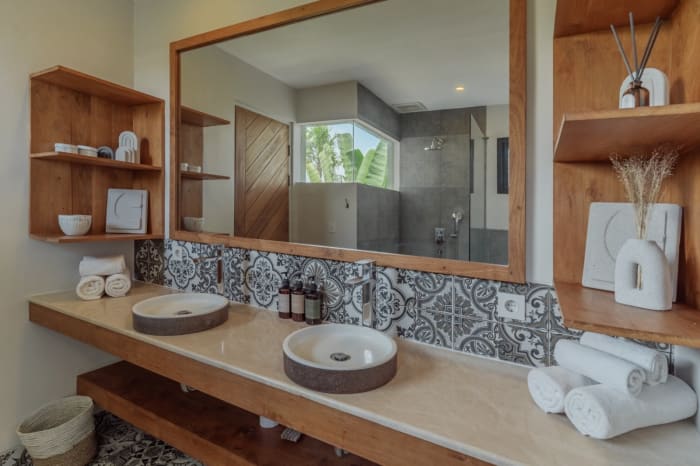 Melasti 5 – Modern 5-Bedroom Villa Near Berawa Beach photo 4