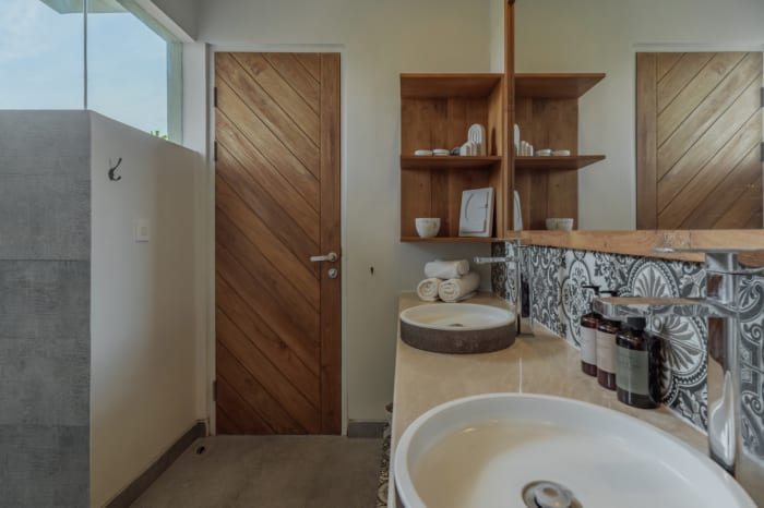 Melasti 5 – Modern 5-Bedroom Villa Near Berawa Beach photo 5