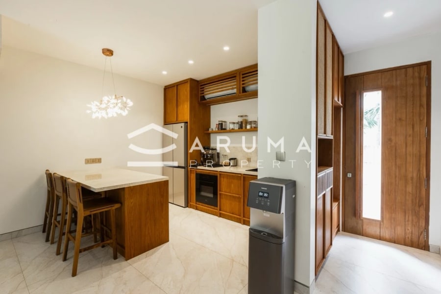 Sophisticated 3BR Villa in Seseh photo 17