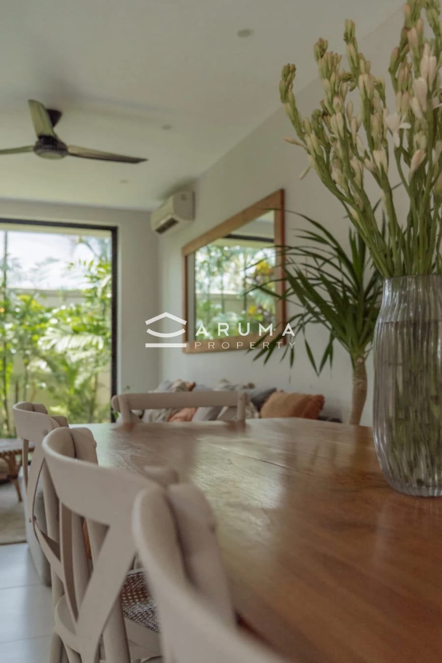 Melasti 4 – Modern Tropical 4-Bedroom Villa Near Berawa Beach photo 14
