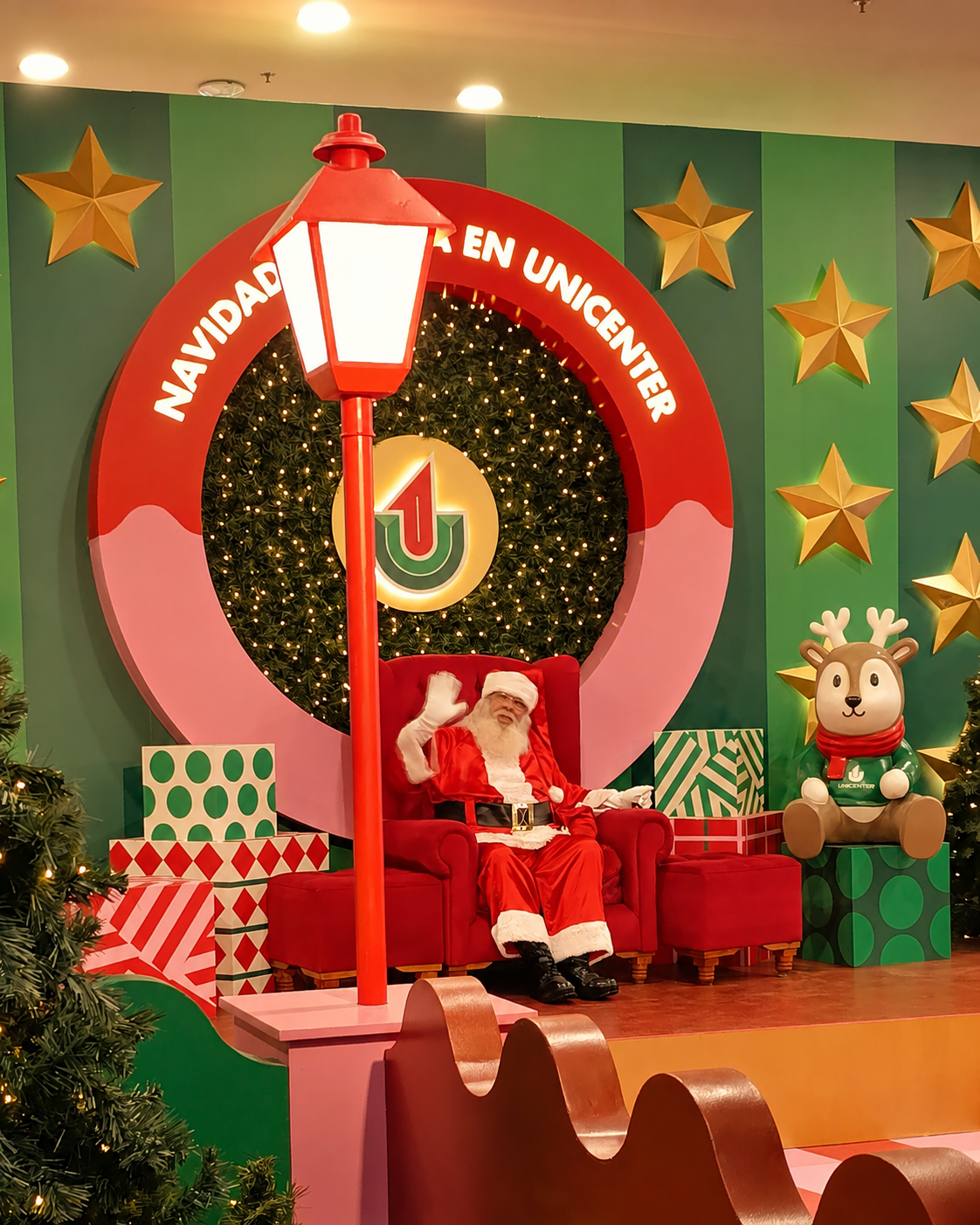 Papá Noel saludando