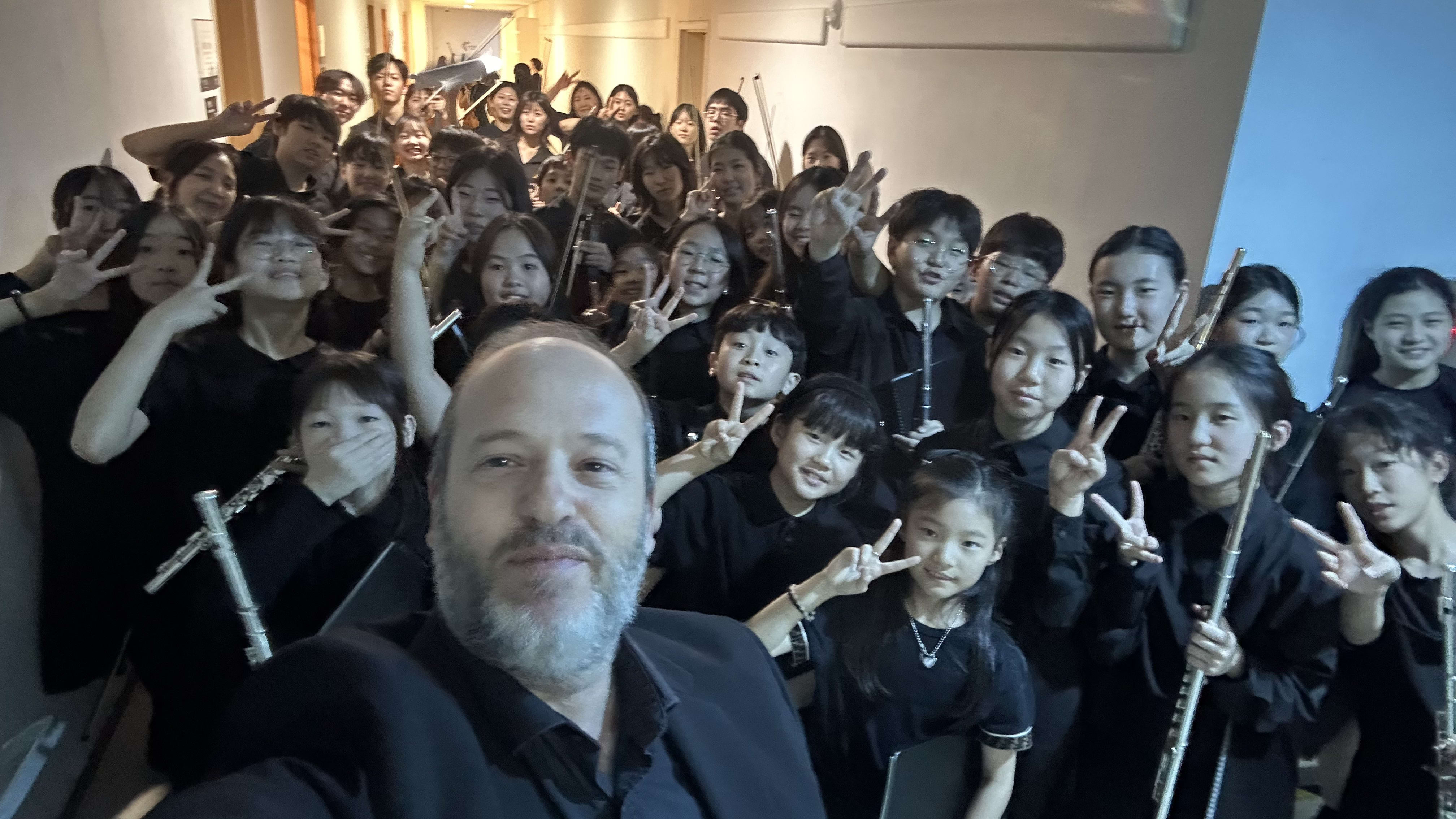 With the young musicians a few minutes before the concert on 22 August.
